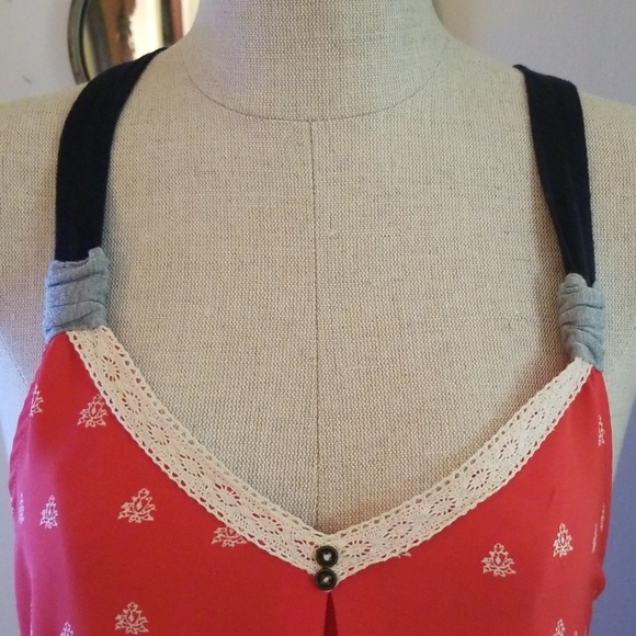 V neck strappy swing tank top - Picture 3 of 5
